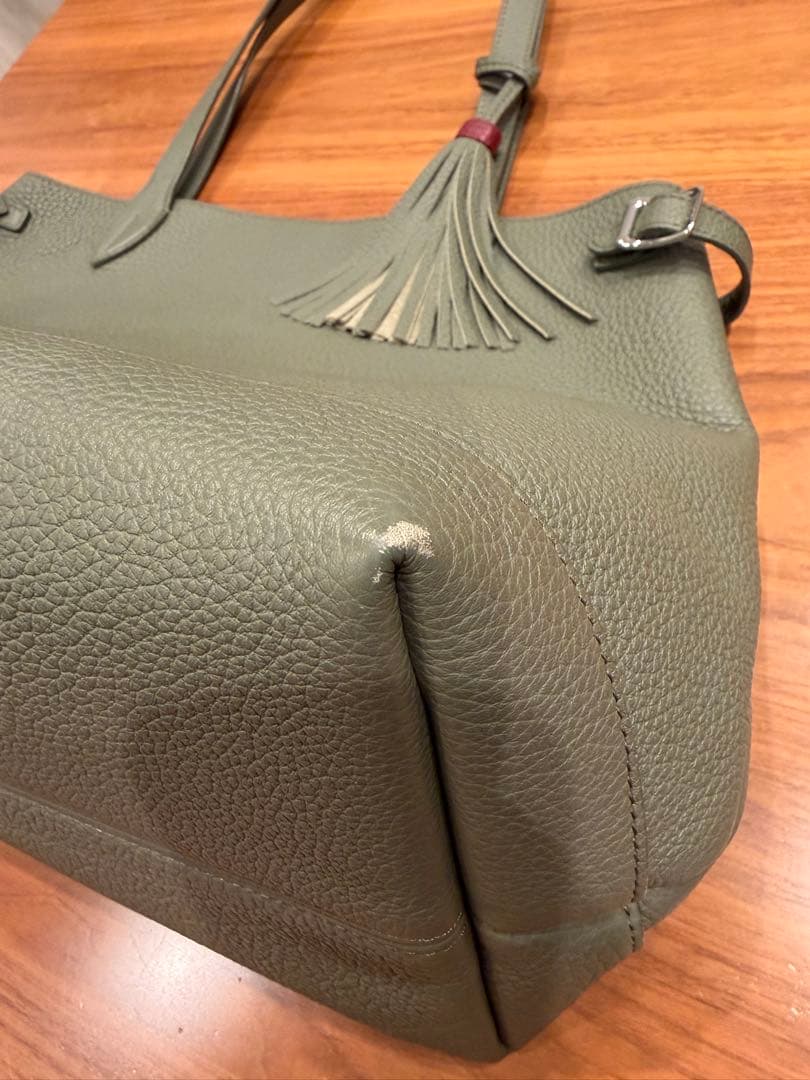 acate レザー トートバッグ タッセル付き