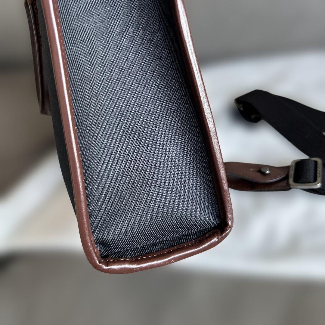 【美品】ハンティングワールド 【7831ビジネスバック】 ブラック&ブラウン