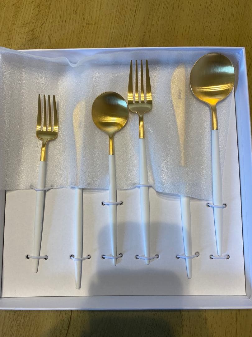 Cutipol ゴールドホワイトカトラリーセット