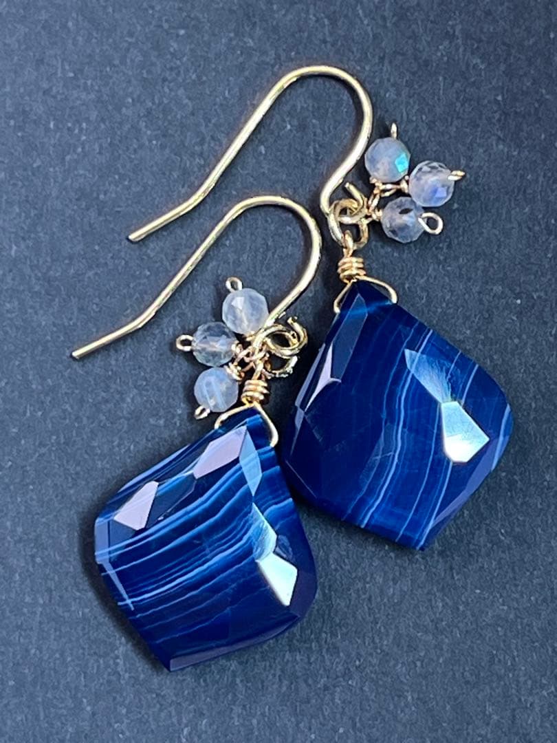 Kaya　14kgf ブルーカルセドニー リーフシェイプ ピアス