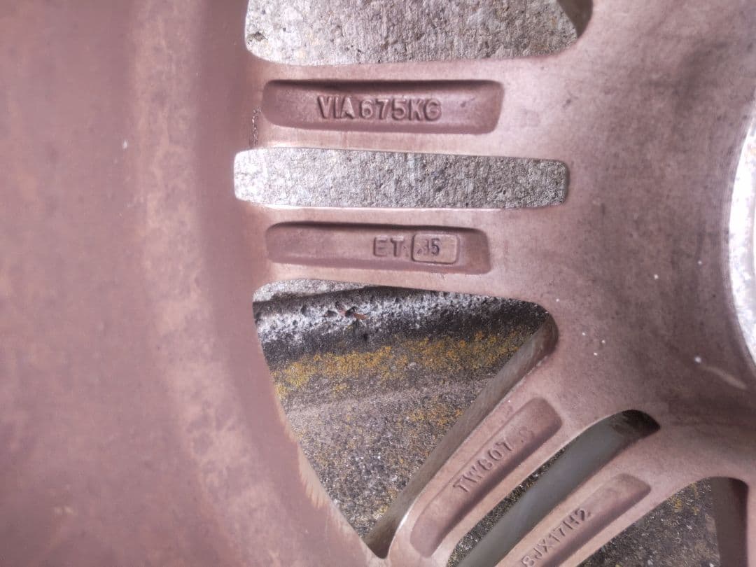 j*k様 メルセデスベンツ用スタッドレスタイヤ&ホィール４本の出品です。