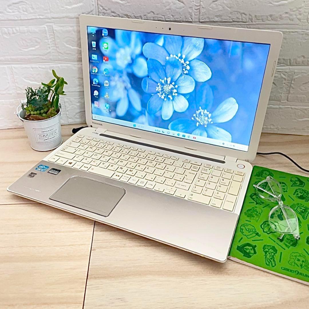 すぐ使える✨ メモリ8G✨新品SSD✨カメラ付 ノートパソコン✨趣味や事務作業