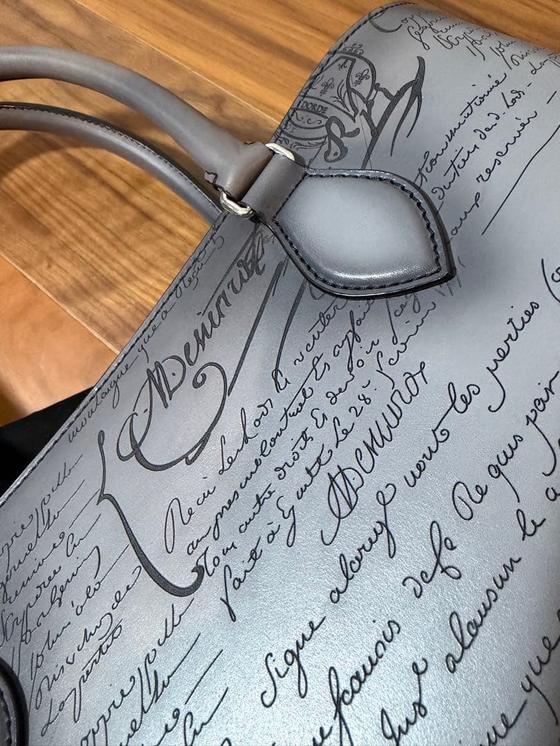 49万ベルルッティberlutiトゥジュールミニネオスクリットレザートートバッグ