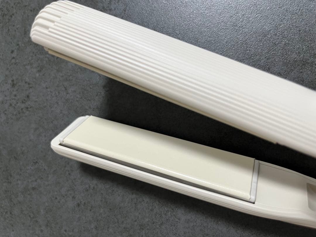 kmyum　リファストレートアイロン