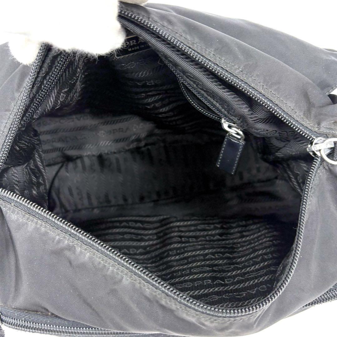 プラダ　PRADA メッセンジャーバッグ　トライアングルロゴ　ブラック　ナイロン