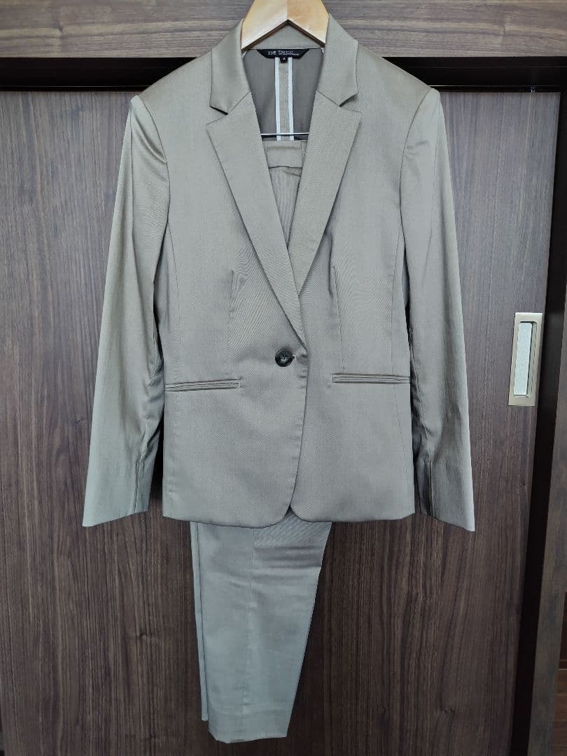 23区 シルバーグレースーツ