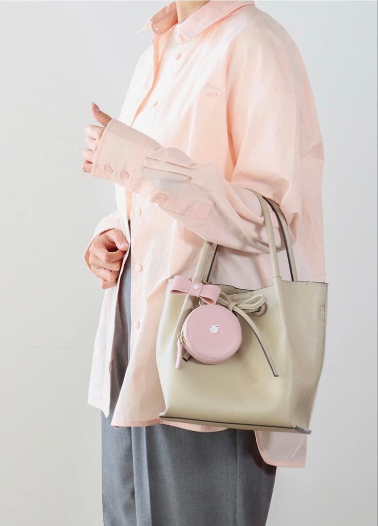 新品　ファミリア　レザーポーチ　ピンク　チャーム　小物ポーチ　ケース