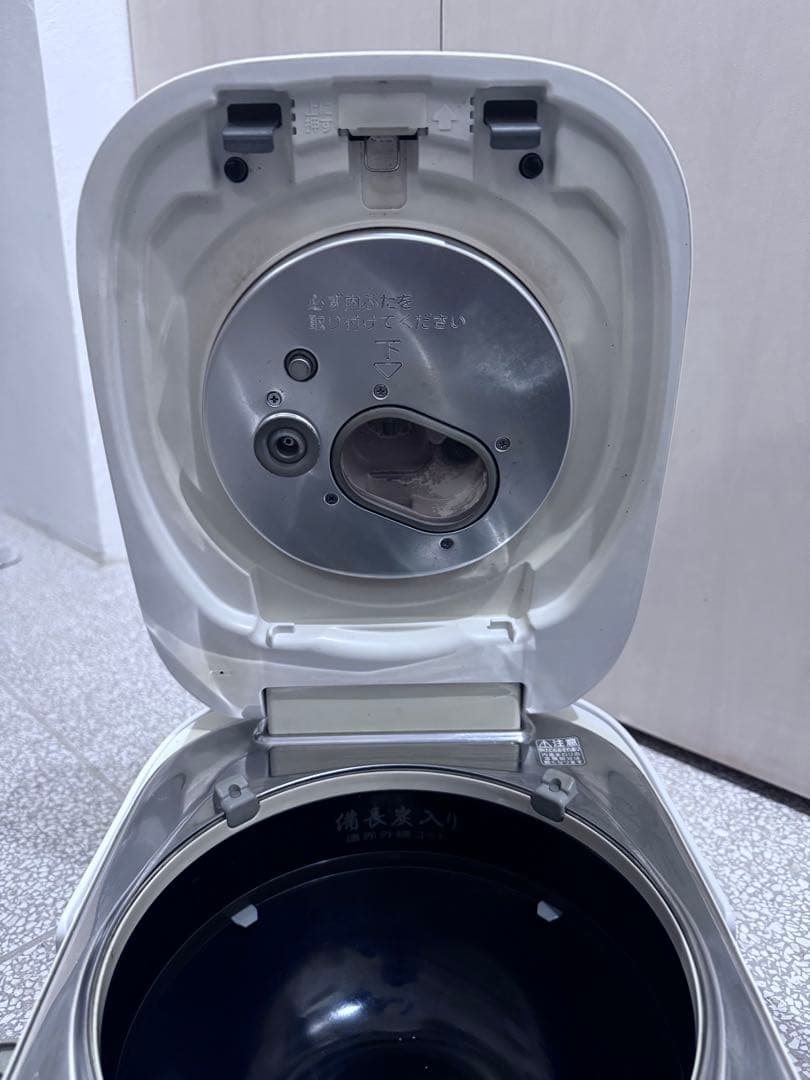 【リサ】東芝　RC-10VXL 真空圧力IHジャー炊飯器、5.5合炊き