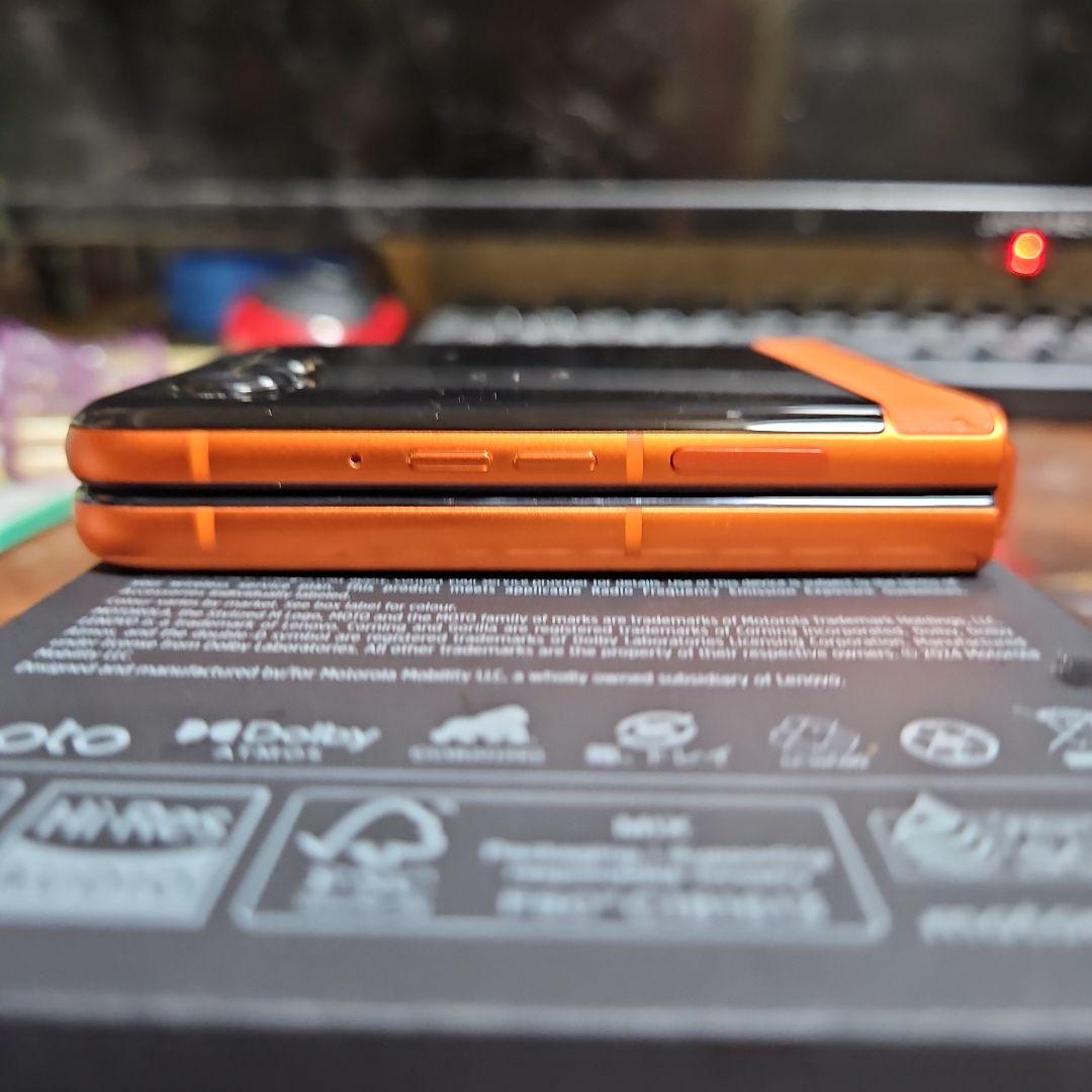 Motorola razr 50 12G/512G 国内版 SIMフリー