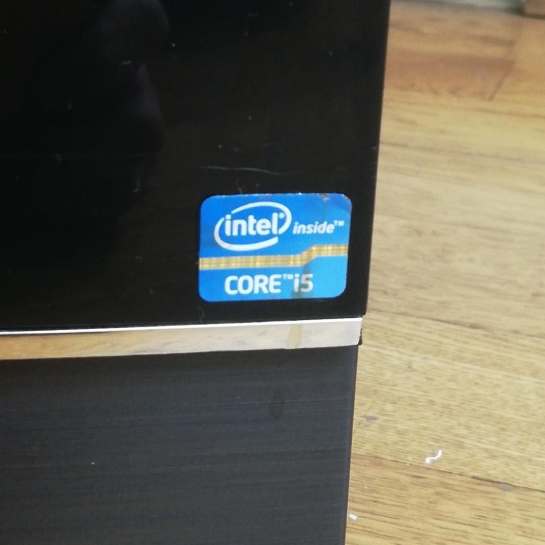 可愛らしいミニタワー筐体に、Core i5 4590 256SSD 8GB