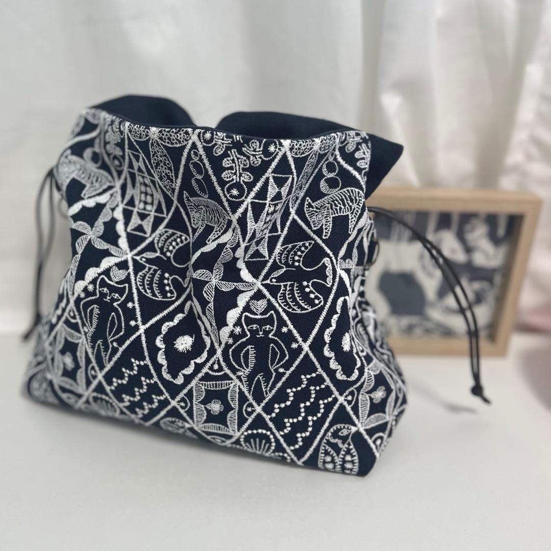 ミナペルホネン symphony ネイビー　エアリーポシェット横型Lサイズ