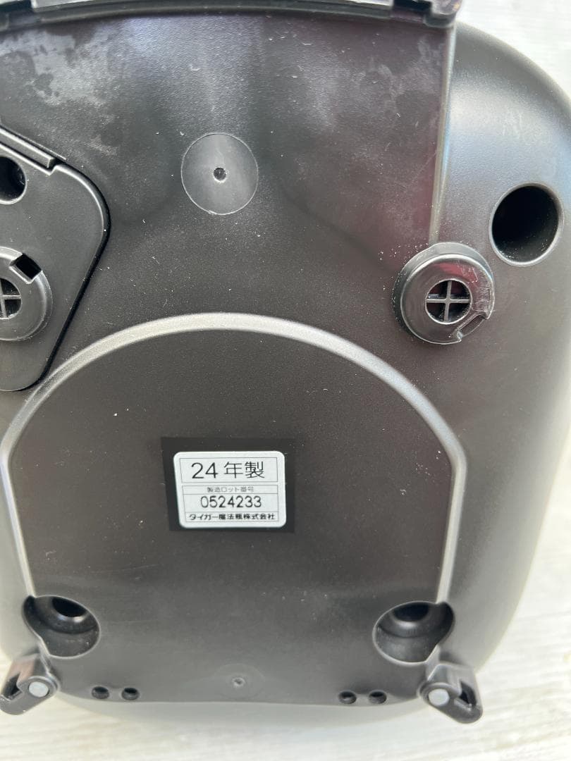 未使用 2024年製　タイガー マイコンジャー炊飯器 3合 JBS-B055KL