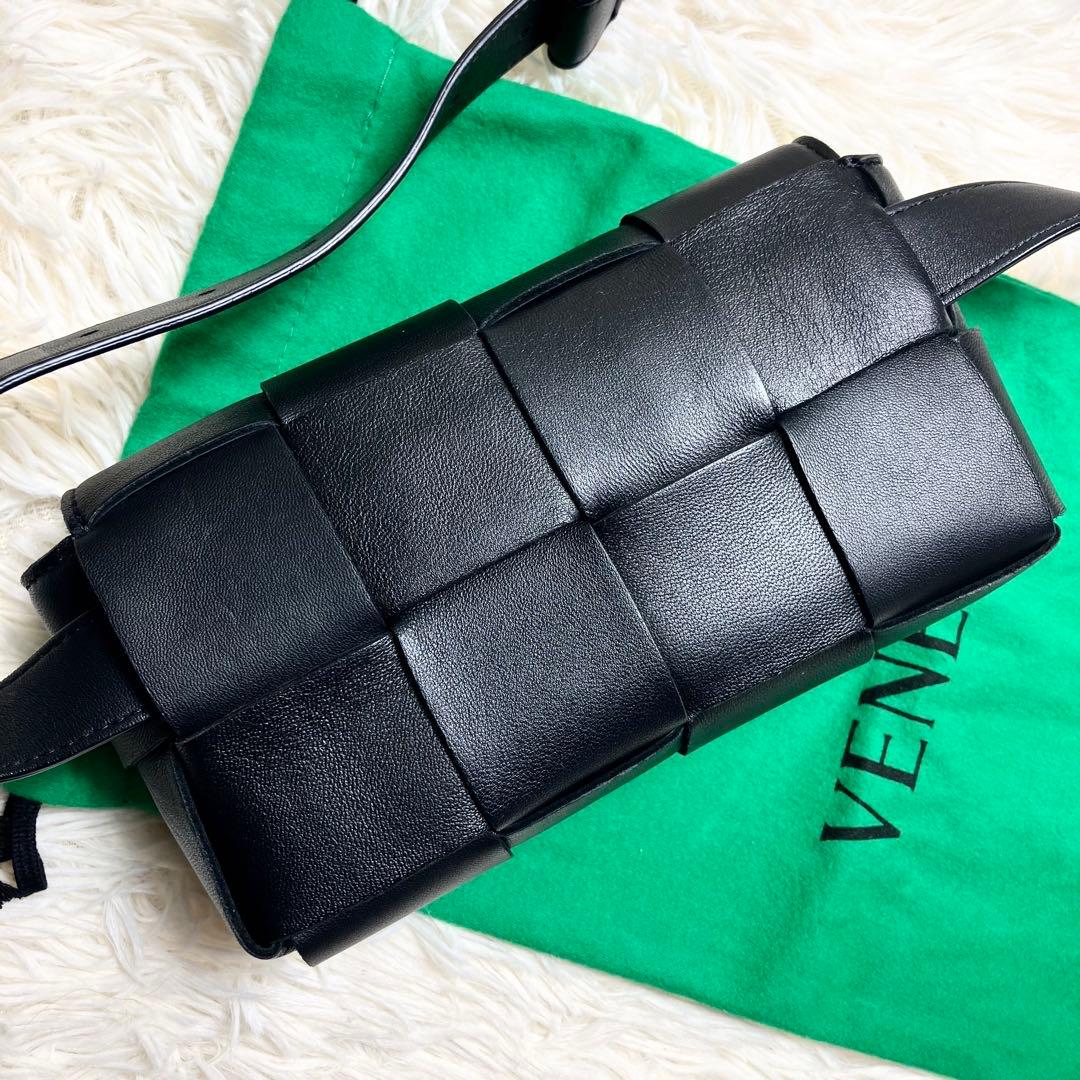 【美品】ボッテガヴェネタ＊ボディバッグ マキシイントレ カセット 現行IC搭載