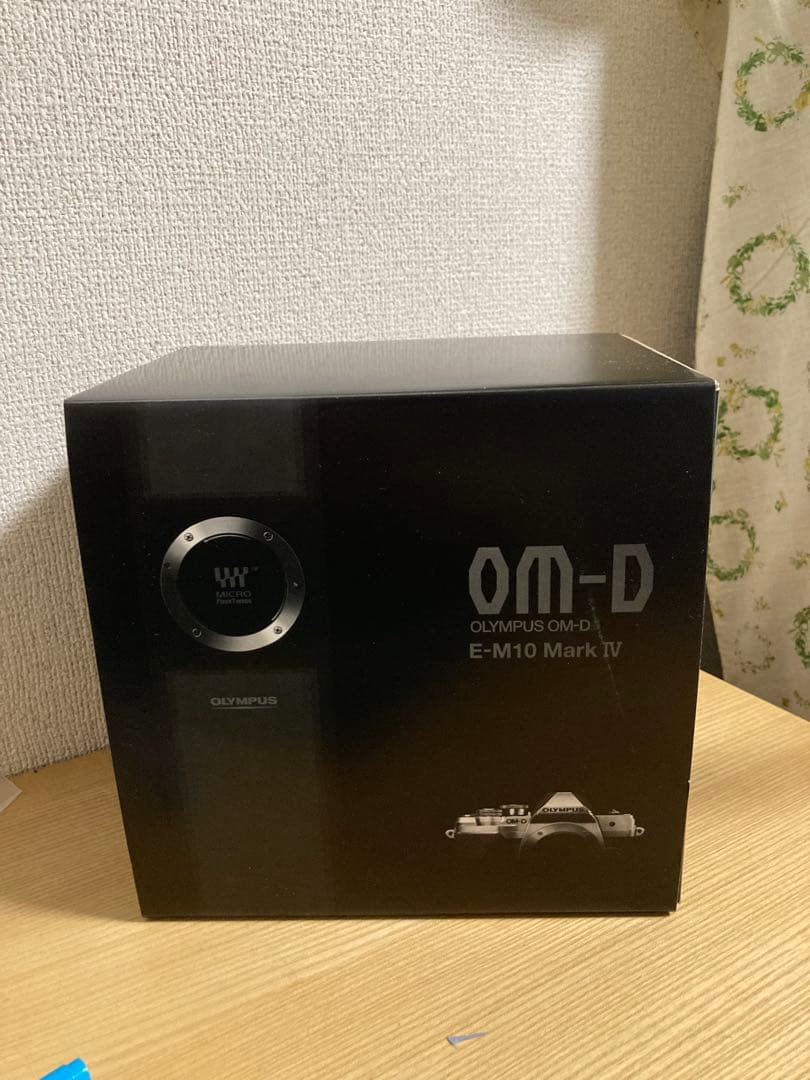 (美品)OLYMPUS E-M10 Mark Ⅳシルバー 本体と単焦点25mm