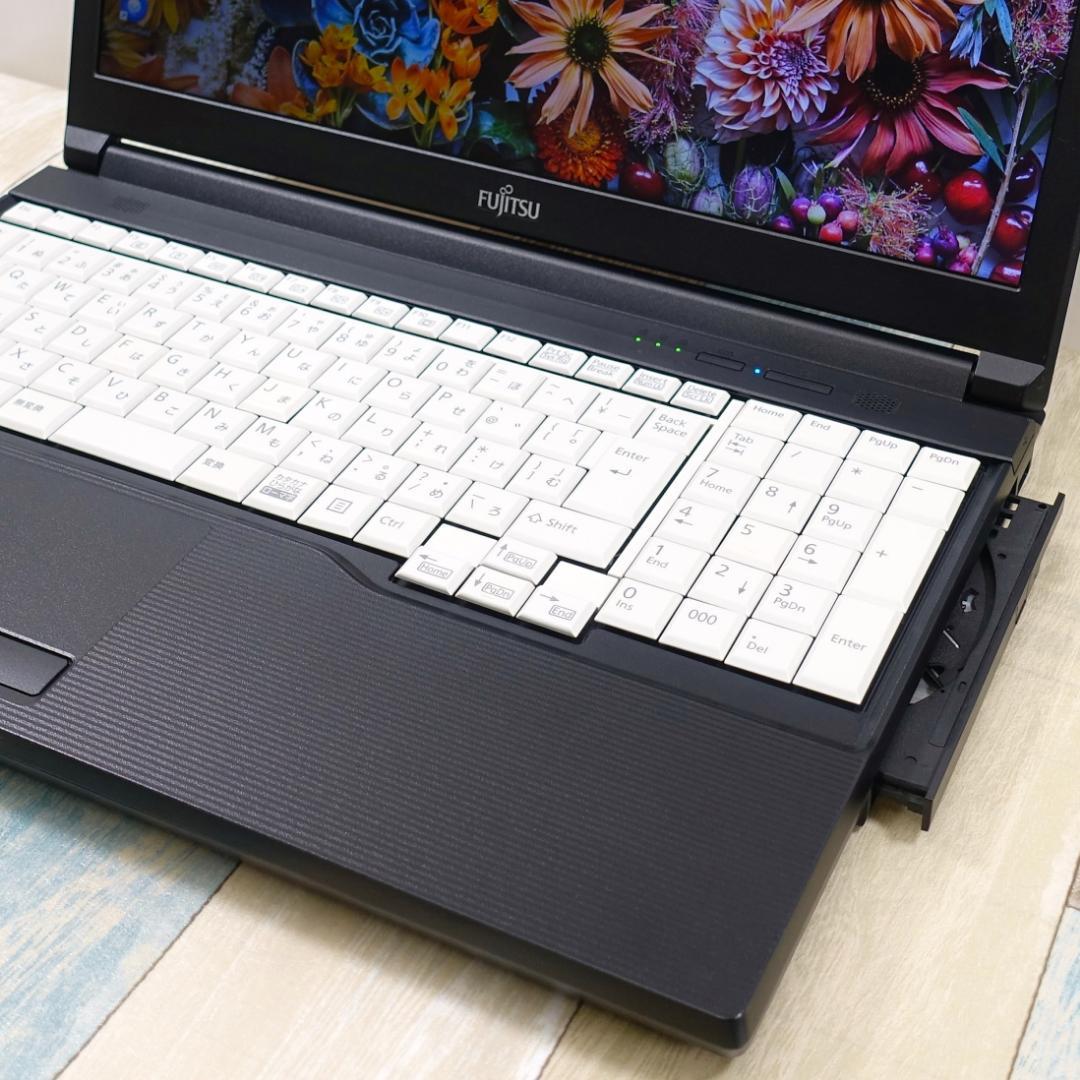 極美品で神速の２０２１年製✨第１０世代コアｉ５に大容量１６ＧＢメモリ搭載✨日本製