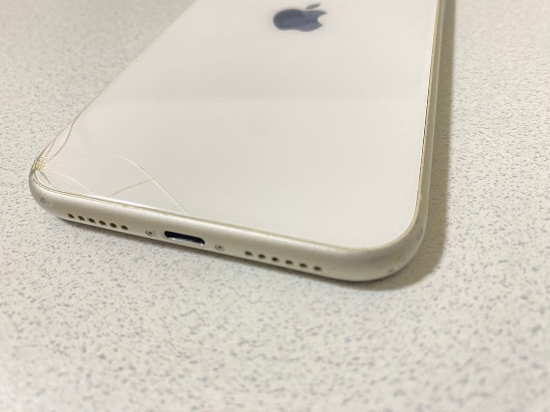 ほ*る様 値下げApple iPhone 11 ホワイト 本体+箱+充電コード+