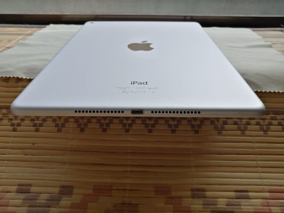 ipad air2　シルバー　128gb　wifi　バッテリー88%　air 2
