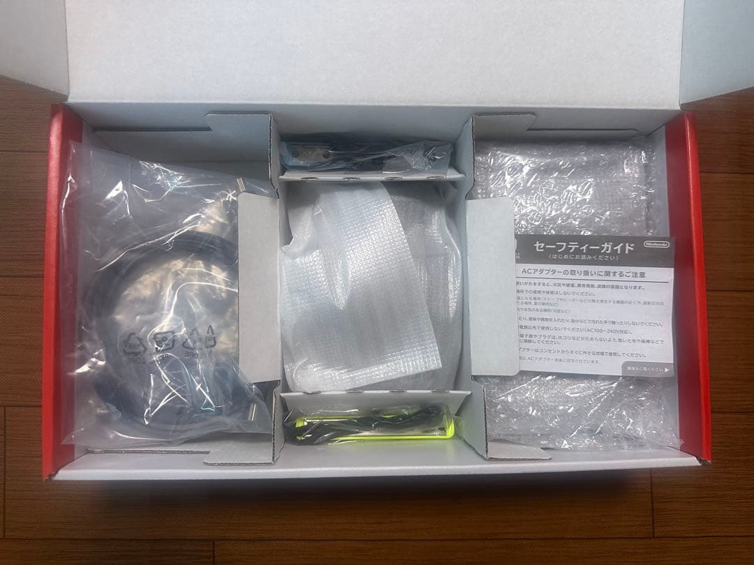 Nintendo Switch 本体 + Joy-Con 4本