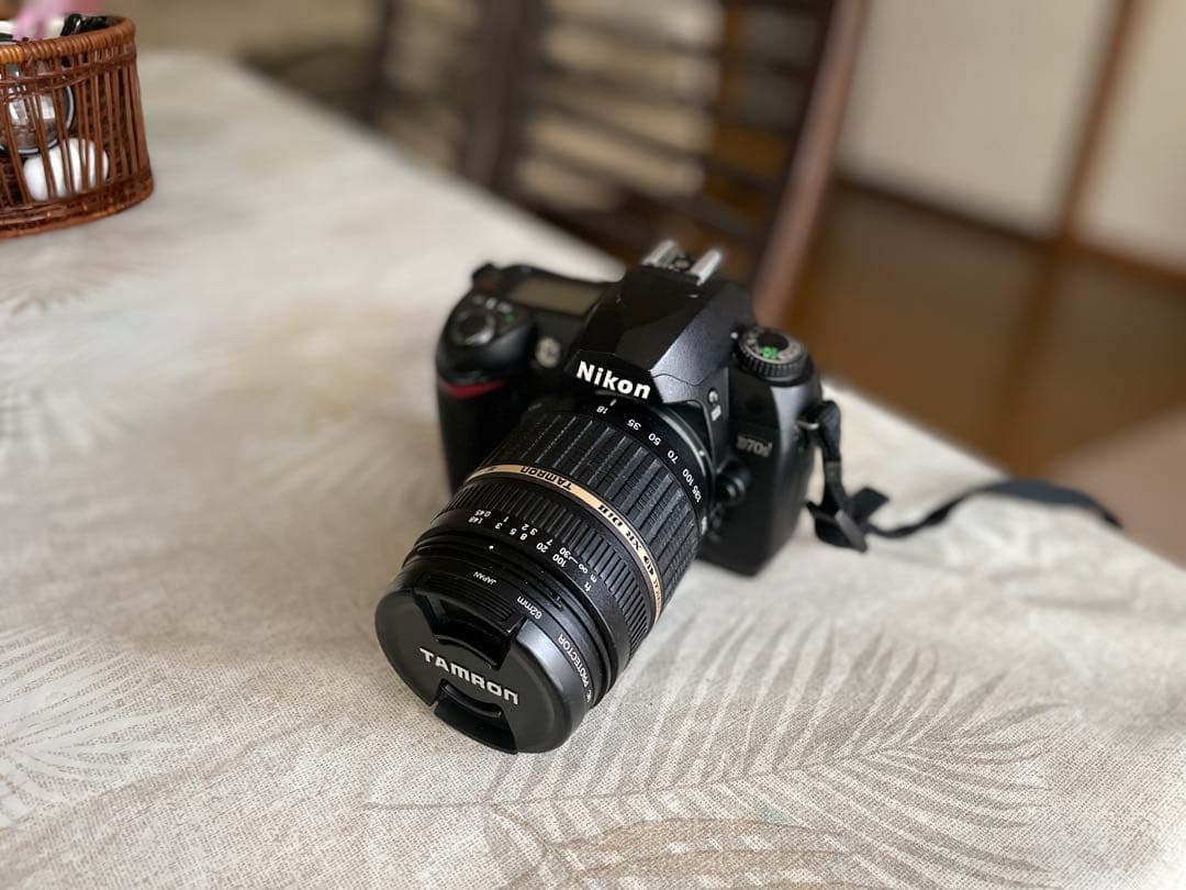 Nikon デジタル一眼レフカメラ ズームレンズ付き　D 70s