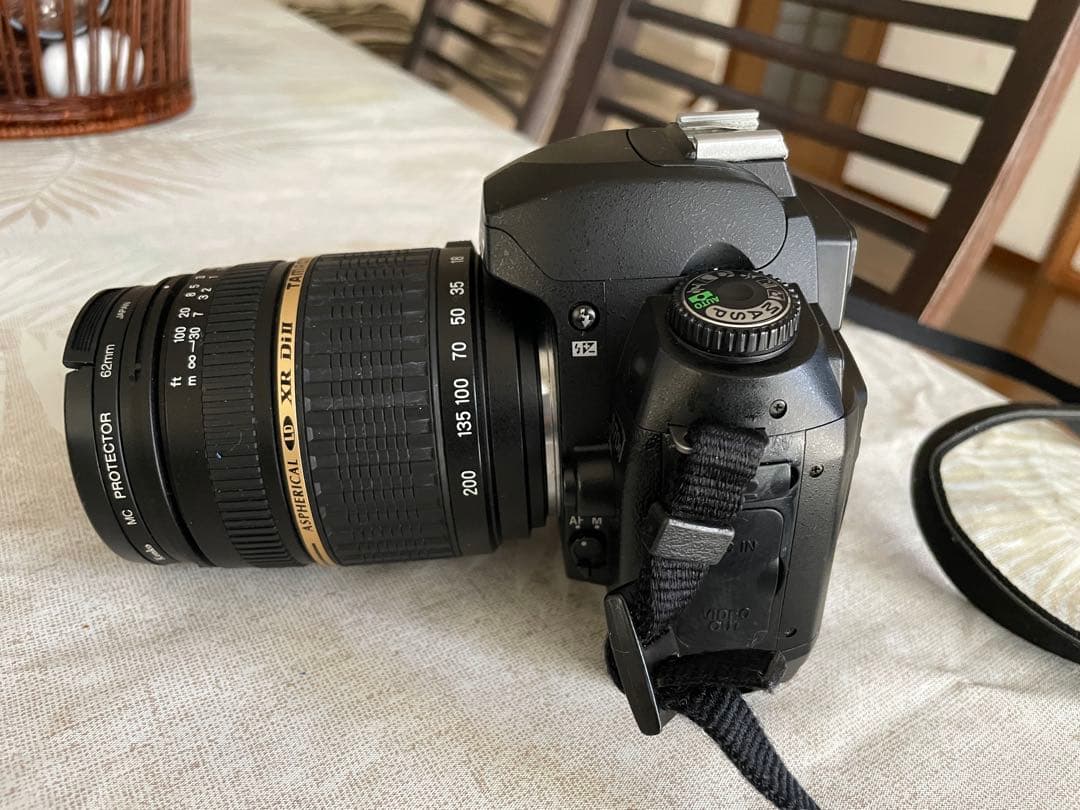 Nikon デジタル一眼レフカメラ ズームレンズ付き　D 70s