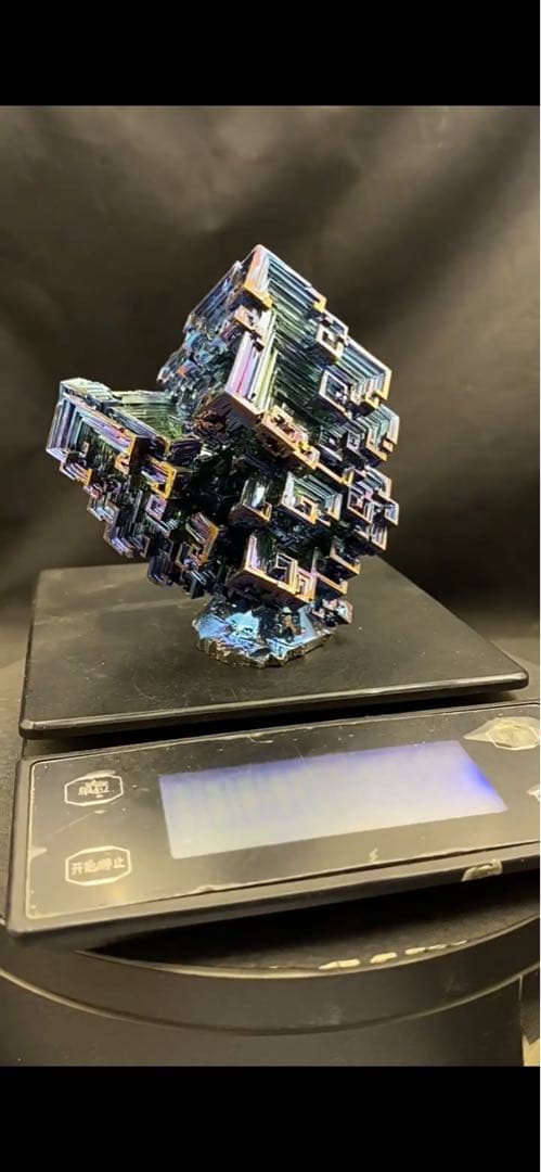 【ビスマス価格高騰！】神秘的なビスマス結晶 606g ケース付き