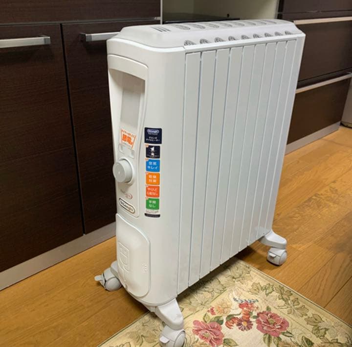DeLonghi RHJ75V0915 デロンギ　オイルヒーター新品同様