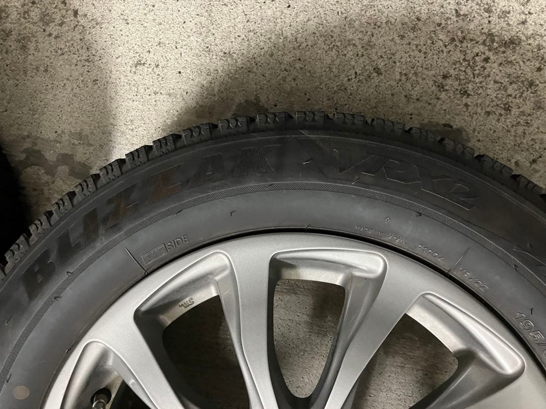 ライズに使用16インチ スタッドレスタイヤ ホイールセットバリ溝VRX2