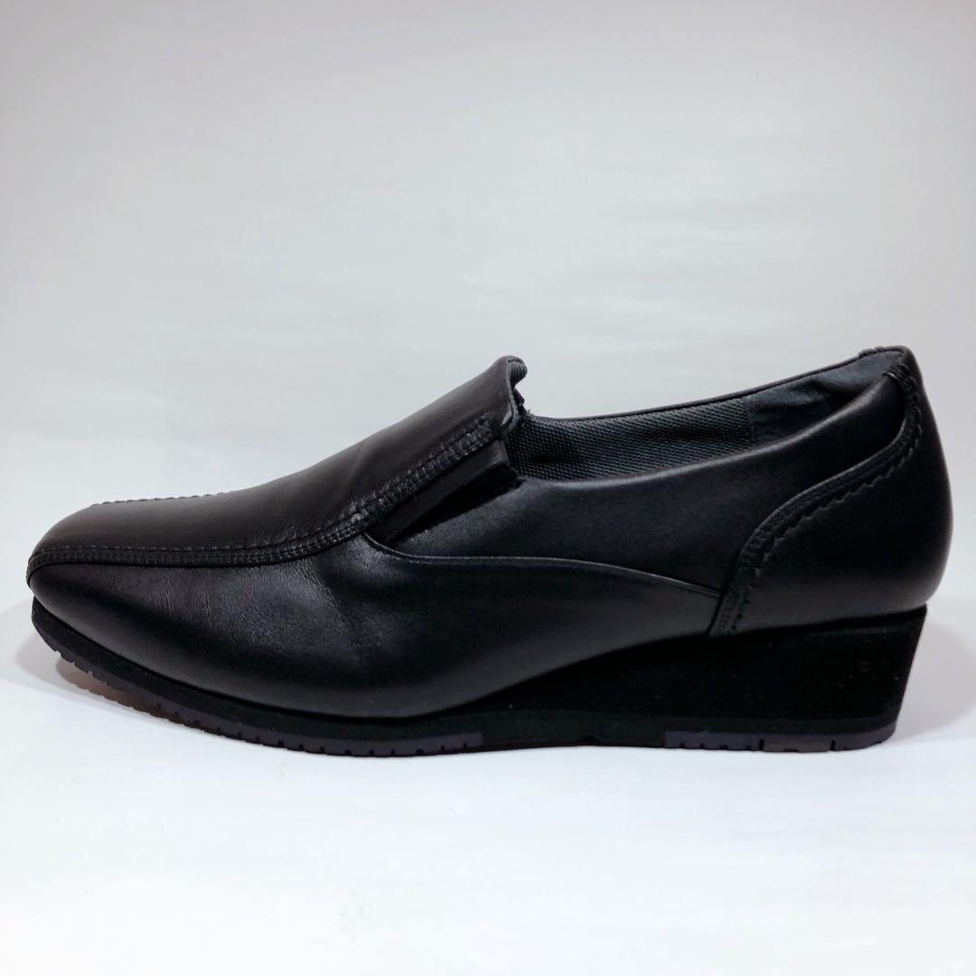 【未使用級】ペダラ　スリッポン　レザーパンプスウェッジソール　スワールトゥ　4E