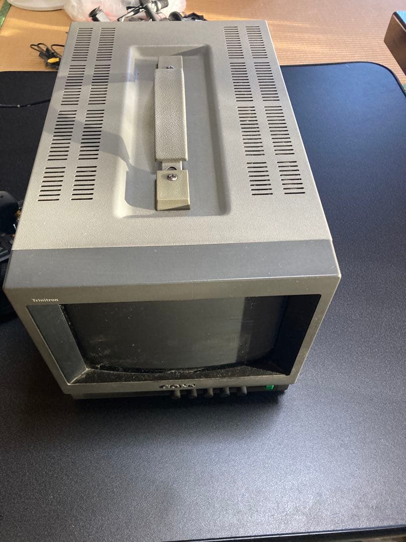 SONY Trinitron 業務用9インチモニター。　PVM-9040