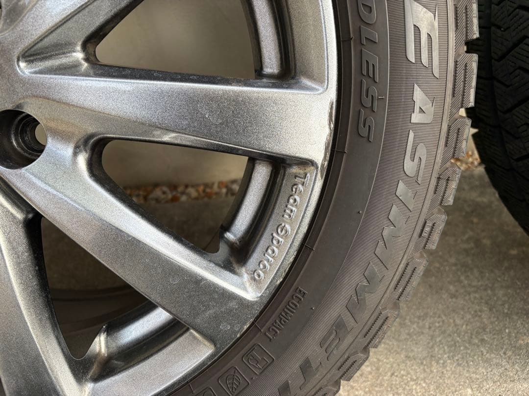ラージャン様195/55 R16 スタッドレスタイヤ ホイールセット