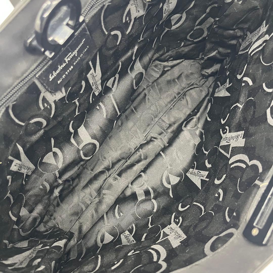 フェラガモ トートバッグ カバン ガンチーニ ナイロン 総柄 大容量 黒