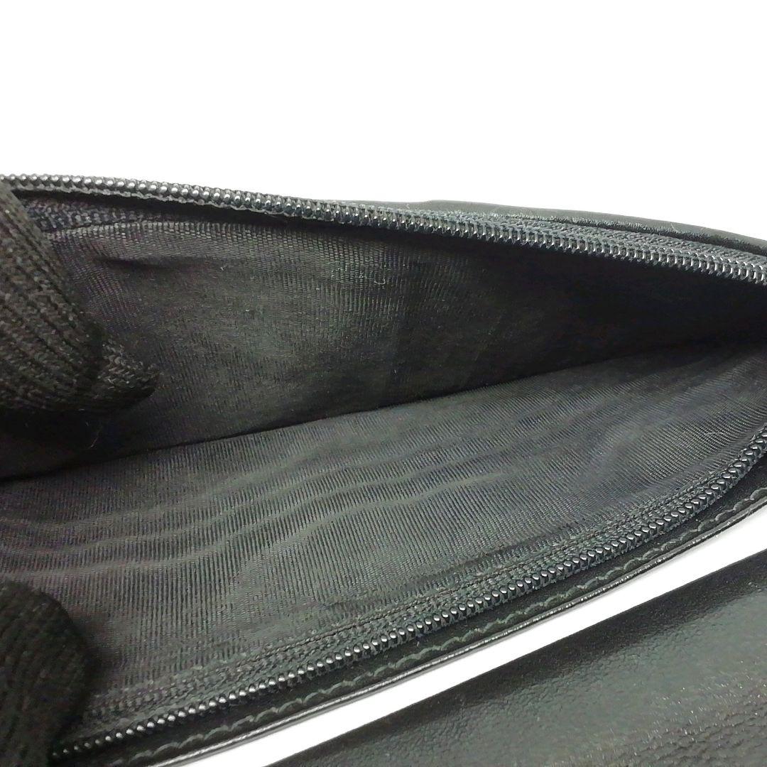 GUCCI　グッチ　マイクロシマレザー　ブラック　フラップタイプ