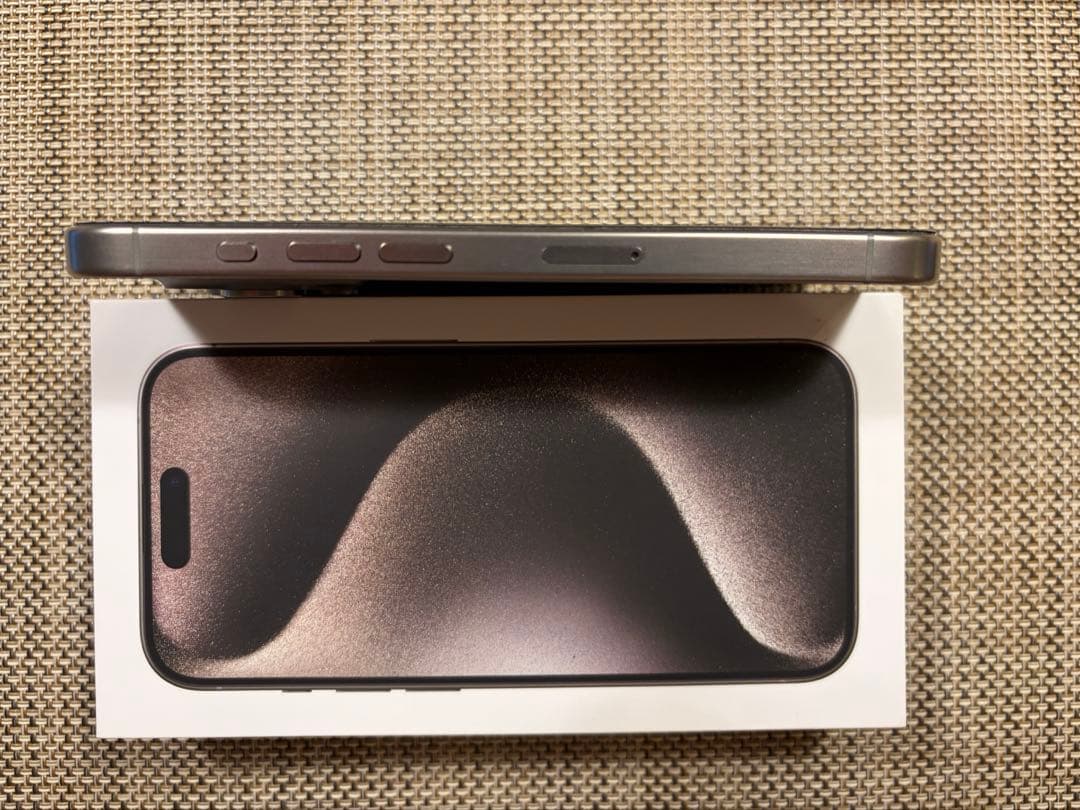 【美品】iPhone15Pro 256GB ナチュラルチタニウム