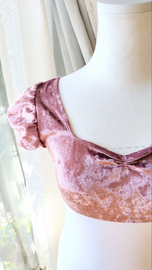 S～Mサイズ∕くすみピンククラッシュベロアのバッククロスリボン娘役レオタード白