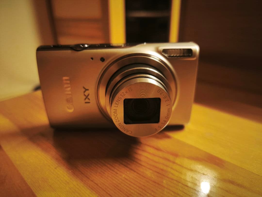 Canon IXY 650 シルバー コンパクトデジタルカメラ　美品