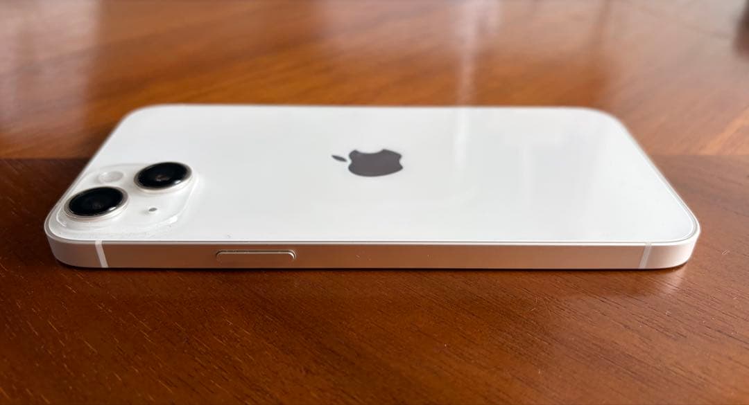 ■iPhone 14 Plus 本体 128GB 白SIMフリー ケース3個付！