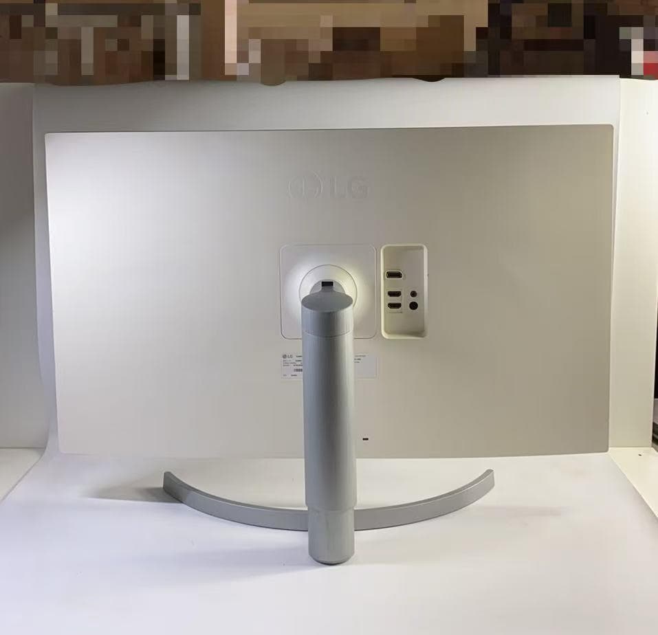 LG 32UN550-WAJP 4k 31.5インチ hdr pcモニター