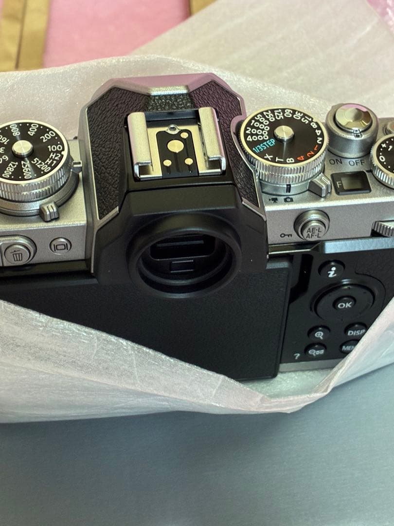 【シャッター数　0回】Nikon Z fc ミラーレス一眼カメラ 本体　未使用