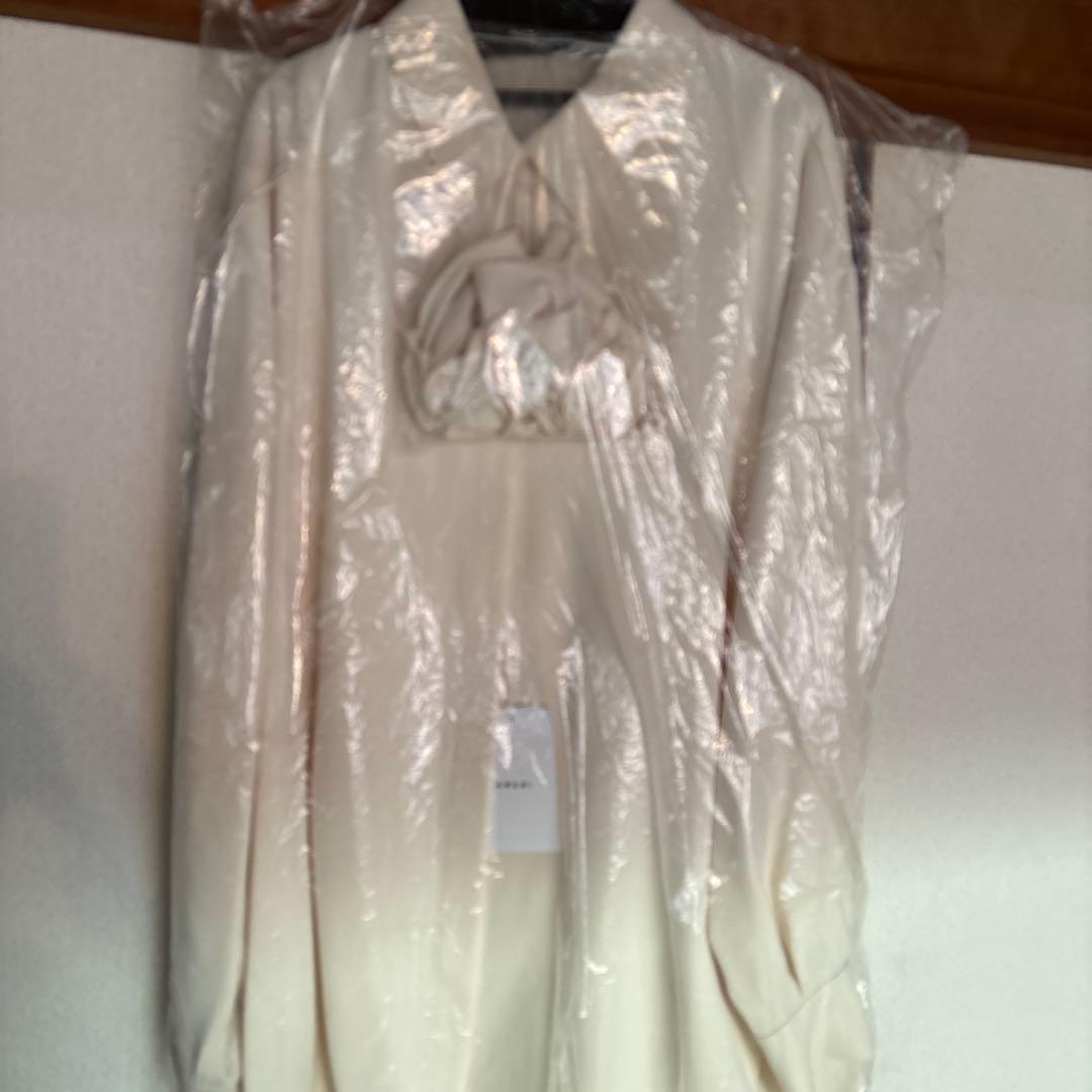 ROSE CORSAGE BLOUSE　アイボリー