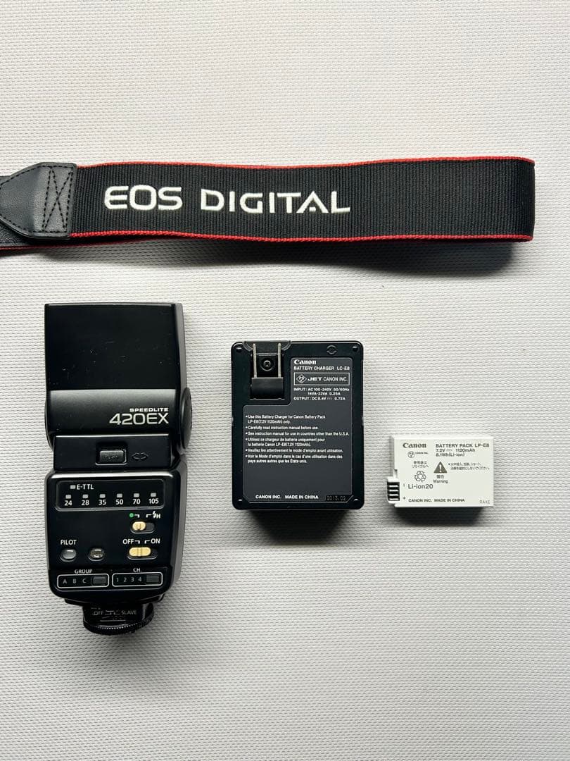 Canon EOS Kiss X6i カメラ 収納バッグ ストロボ 付き