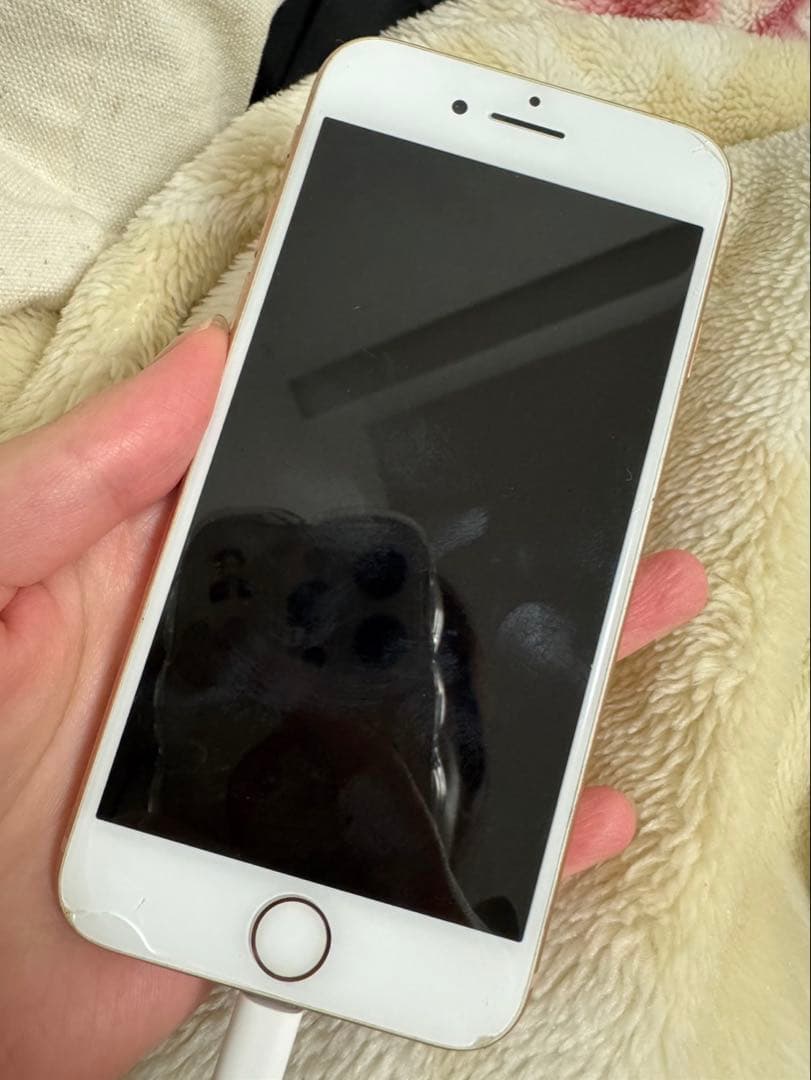 iPhone 8 ゴールド 本体