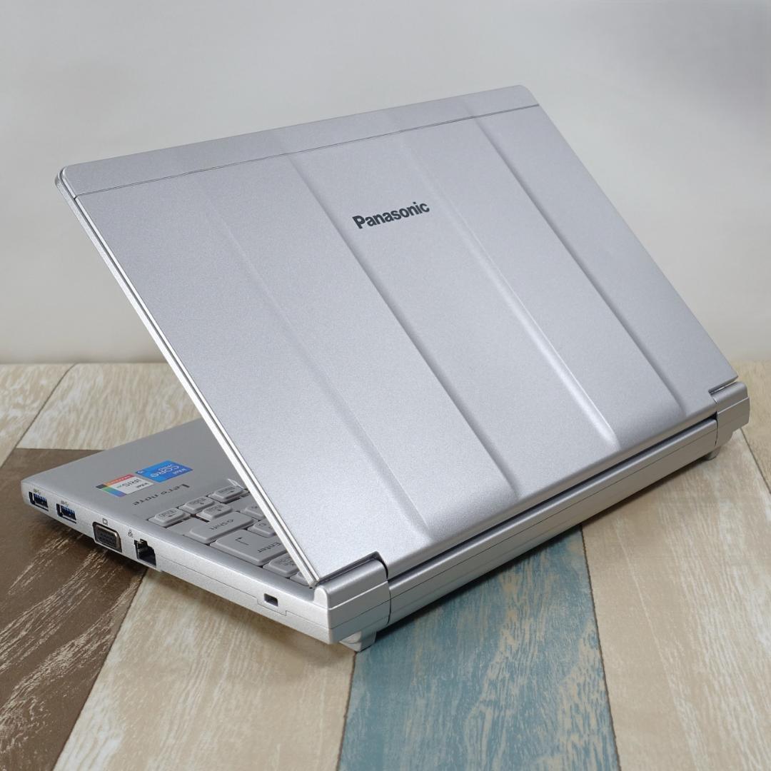 高年式で美品の軽量モバイル✨１１世代コアｉ５に超高速新品ＳＳＤ１Ｔ＆１６Ｇメモリ