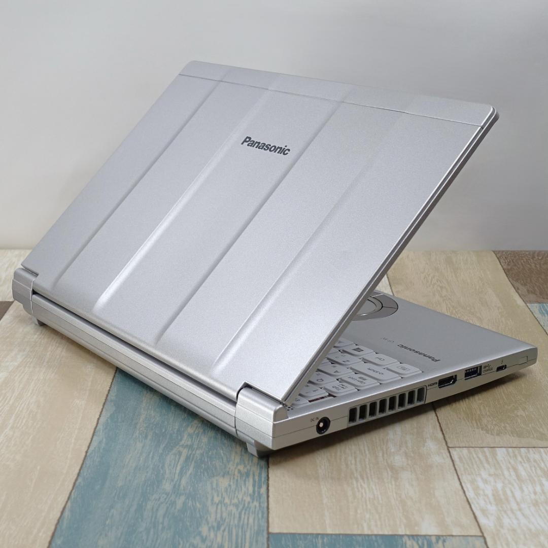 高年式で美品の軽量モバイル✨１１世代コアｉ５に超高速新品ＳＳＤ１Ｔ＆１６Ｇメモリ