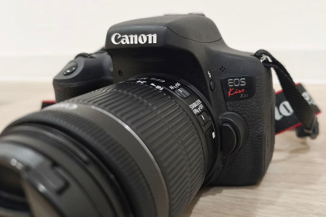 Canon EOS Kiss X8i デジタル一眼レフカメラ レンズキット