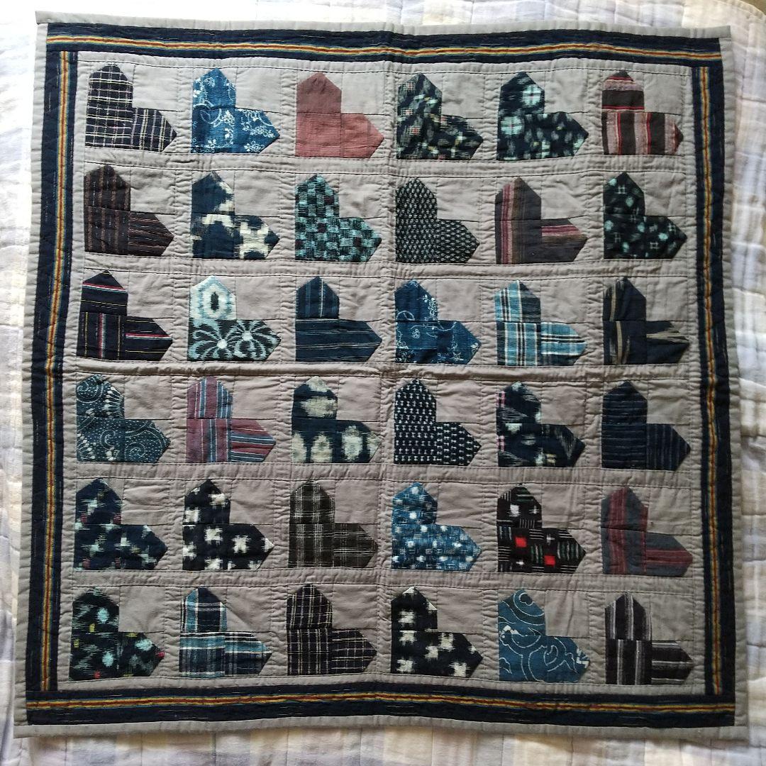 ハンドメイド　ハートモチーフ パッチワークキルトタペストリー