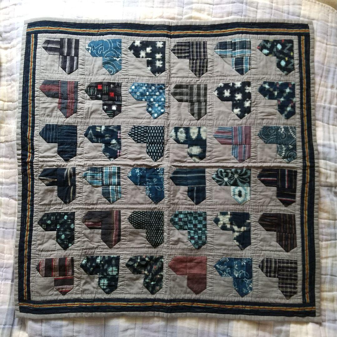 ハンドメイド　ハートモチーフ パッチワークキルトタペストリー