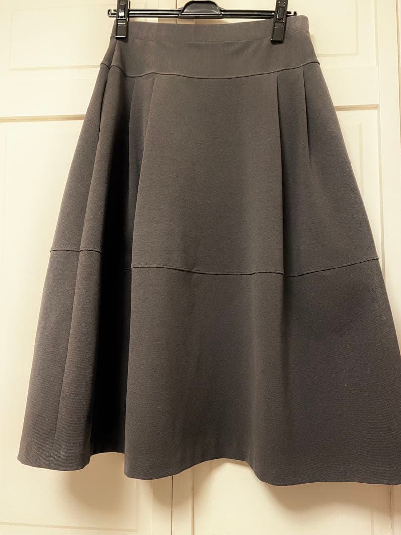 jolie mignon【ロング丈】 ポケット付 タックフレアスカート　トープ