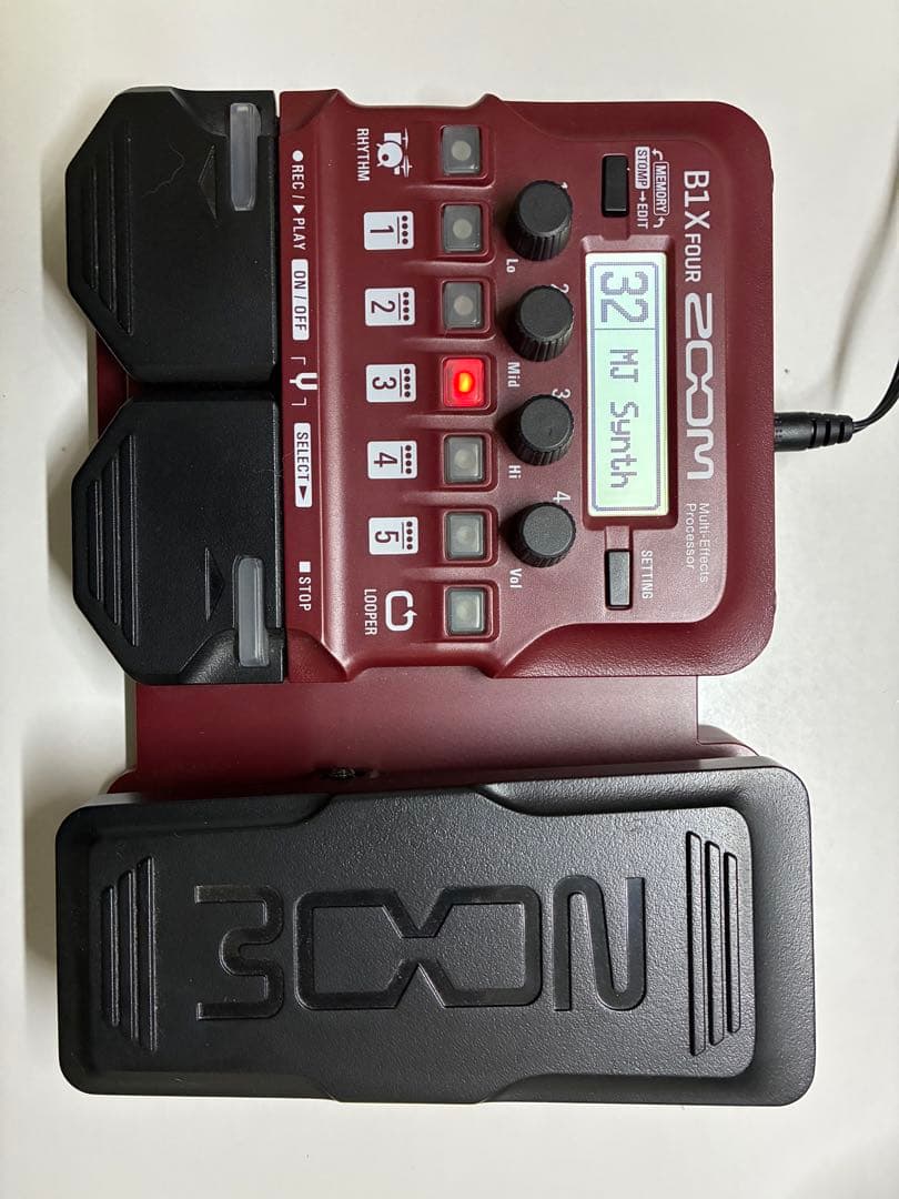 ZOOM B1X FOUR ベースエフェクター