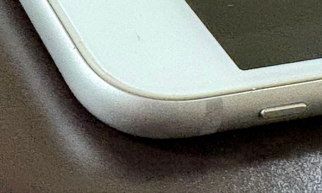 【匿名配送込】iPhone 8 64GB SIMフリー 箱ケーブル充電器付属