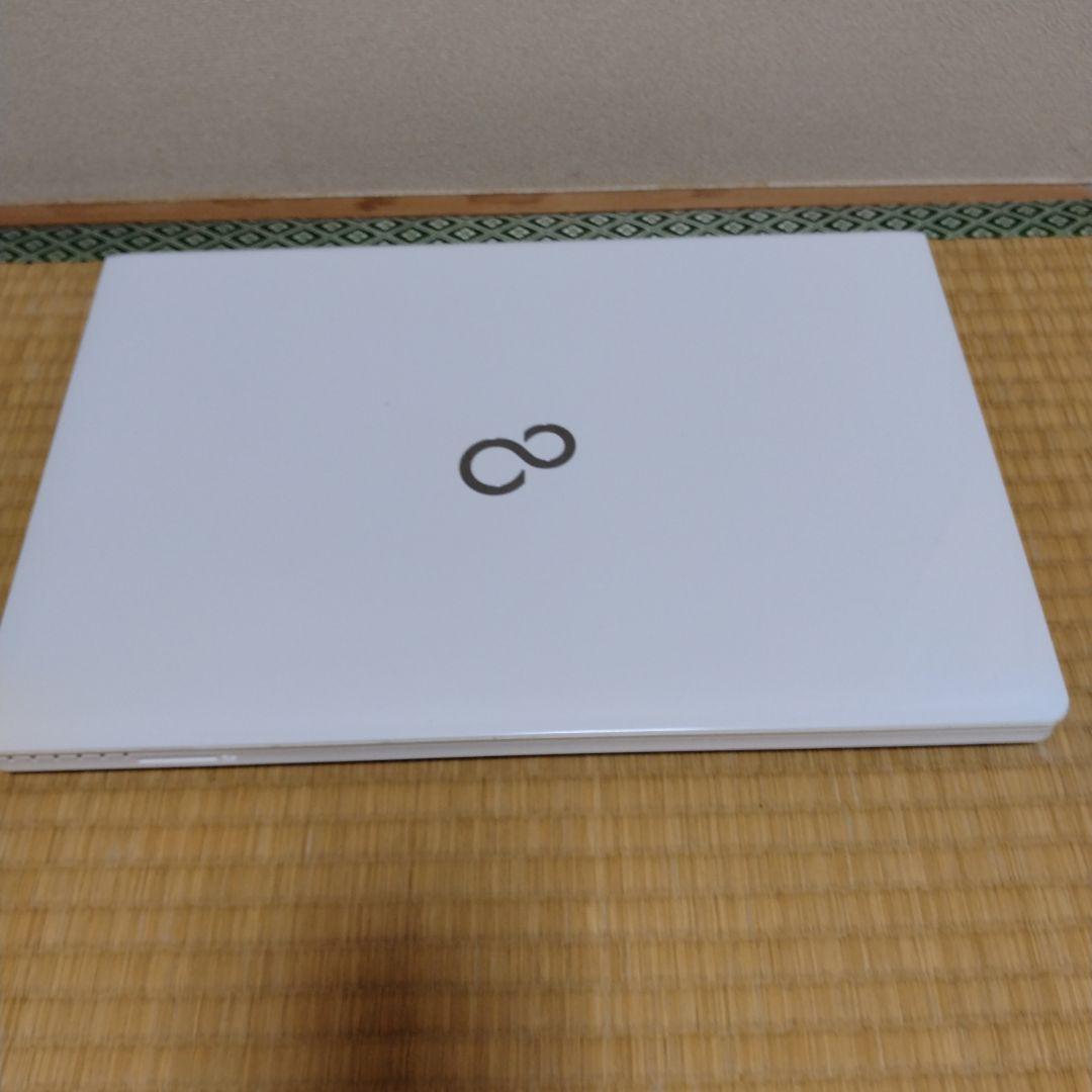 富士通　FMVA30B3W3　ノートパソコン